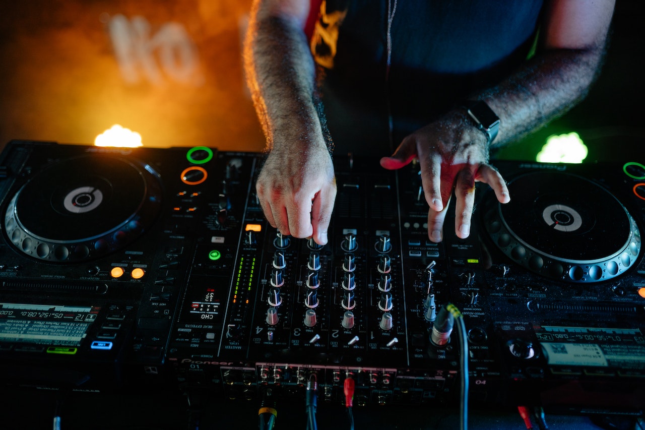 Top-Earning DJs Globally: Unveiling the Masters of the Decks - HustleRustle
