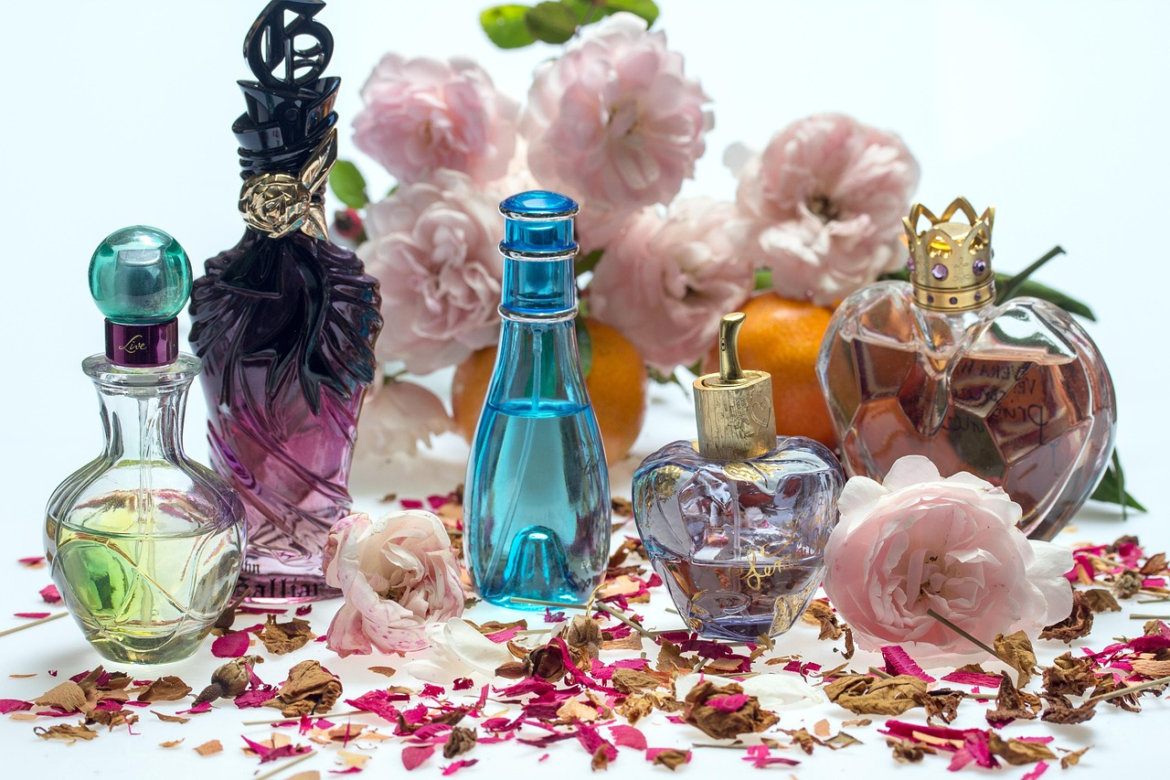 Top Hidden Benefits of Using Perfumes